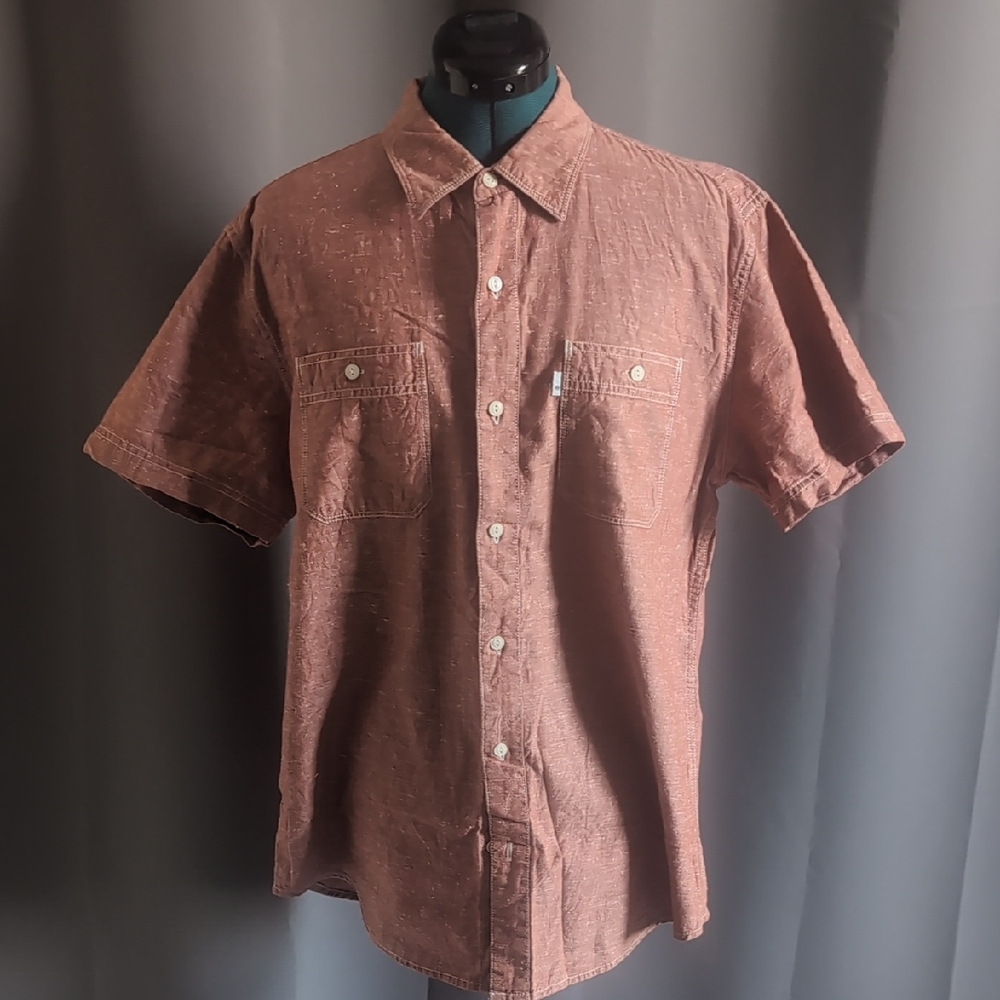Levi's Men's Short Sleeve Button Down Shirt in Rust